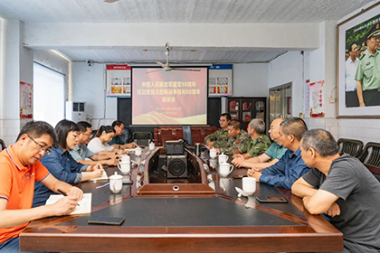 壹号娱乐召开建军节座谈会.jpg