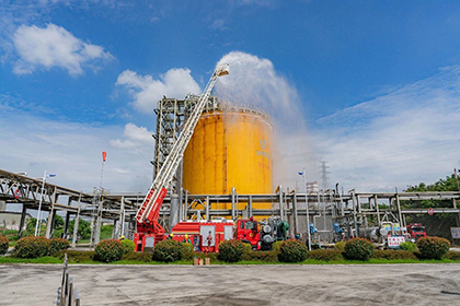 筑牢安全防线 锤炼应急尖兵——壹号娱乐股份公司开展液氨罐区泄漏事故综合应急救援演练