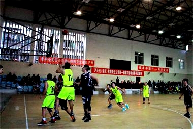 壹号娱乐股份代表队获集团公司第一届职工运动会男子篮球赛冠军