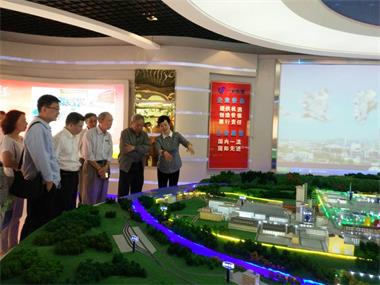 中国三农战略决策委员会主席陆德一行考察壹号娱乐