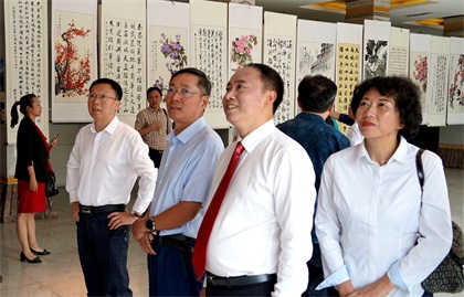 壹号娱乐股份公司举行“三庆”活动文学书画摄影作品展