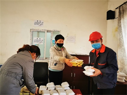 壹号娱乐股份公司领导慰问销售一线员工及运输客户