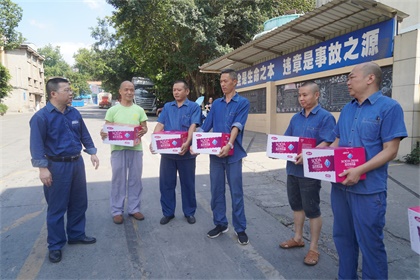 壹号娱乐股份公司工会高温时节为一线员工送清凉 