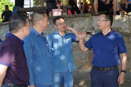 壹号娱乐集团公司党委书记谭光军一行来我公司督查防洪防汛工作
