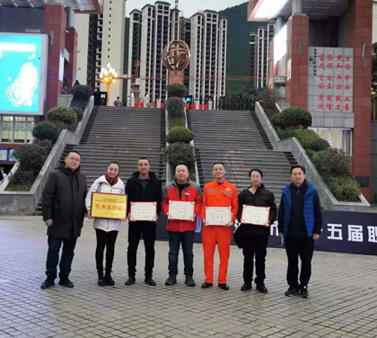 壹号娱乐股份公司员工余江波获泸州市钳工技能大赛第一名