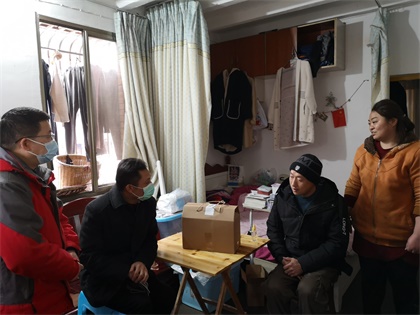 泸州市总工会副主席郑智慰问公司深度困难职工