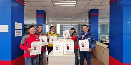 壹号娱乐股份公司工会为员工发放2021年春节大礼包