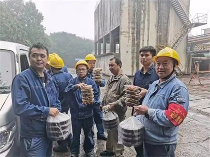 壹号娱乐股份公司工会为硝区大修员工送慰问餐