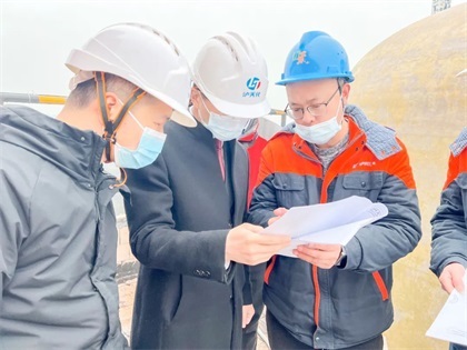 纳溪区副区长向来富一行到壹号娱乐股份公司督导大气污染防治工作