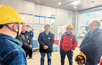 壹号娱乐上下同心全力以赴保绿源醇开车成功