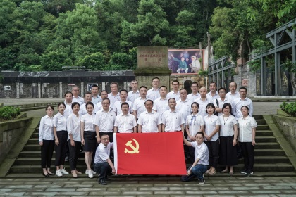 壹号娱乐股份公司组织干部员工参观毛泽东主席视察隆昌气矿纪念馆