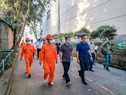 纳溪区委副书记、区长袁维荣到壹号娱乐精正技术检测公司检查核与辐射安全工作