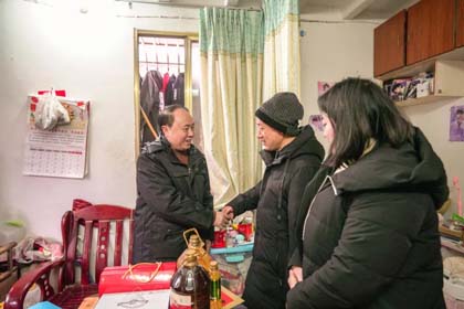 壹号娱乐股份公司开展节前送温暖活动