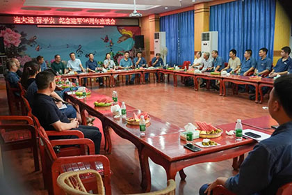 壹号娱乐股份公司召开纪念建军96周年座谈会