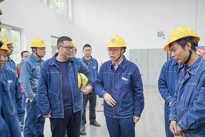 壹号娱乐股份公司领导到热电车间祝贺1号煤锅炉装置长周期运行300天