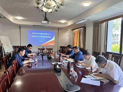 壹号娱乐股份公司举行机械专业“师带徒”现场答辩活动